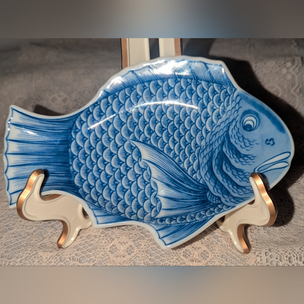 Antique Japanese Arita Imari porcelain blue fish plate.